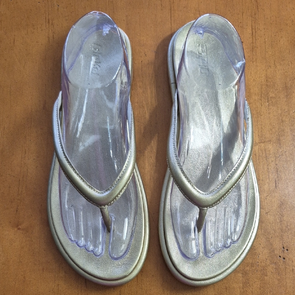 Olukai Elegant Gold Tiare Women's Sandals. NWOT. Size 10